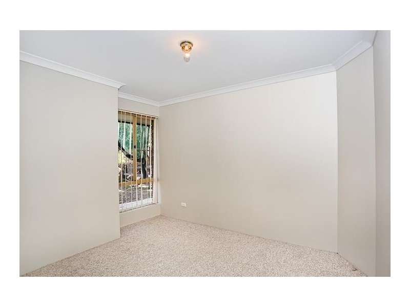 4 Grange Court, Halls Head WA 6210