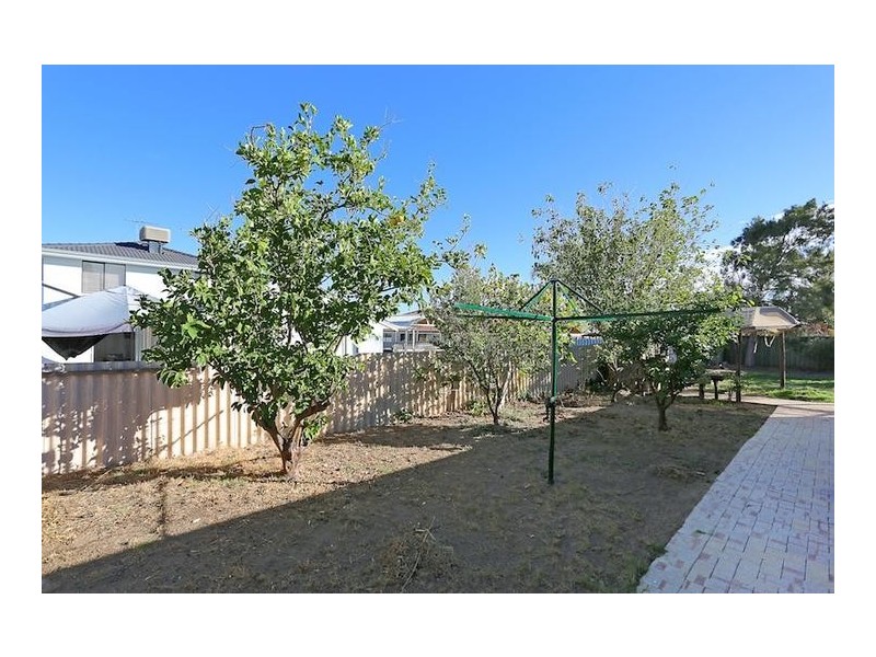 4 Grange Court, Halls Head WA 6210