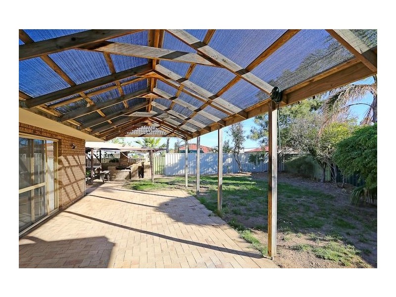 4 Grange Court, Halls Head WA 6210