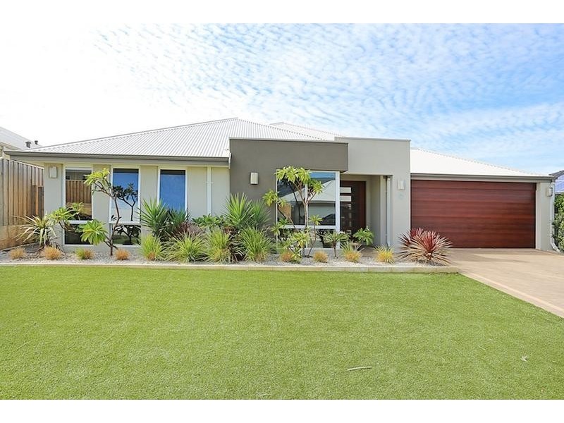 4 Lorea Loop, Halls Head WA 6210