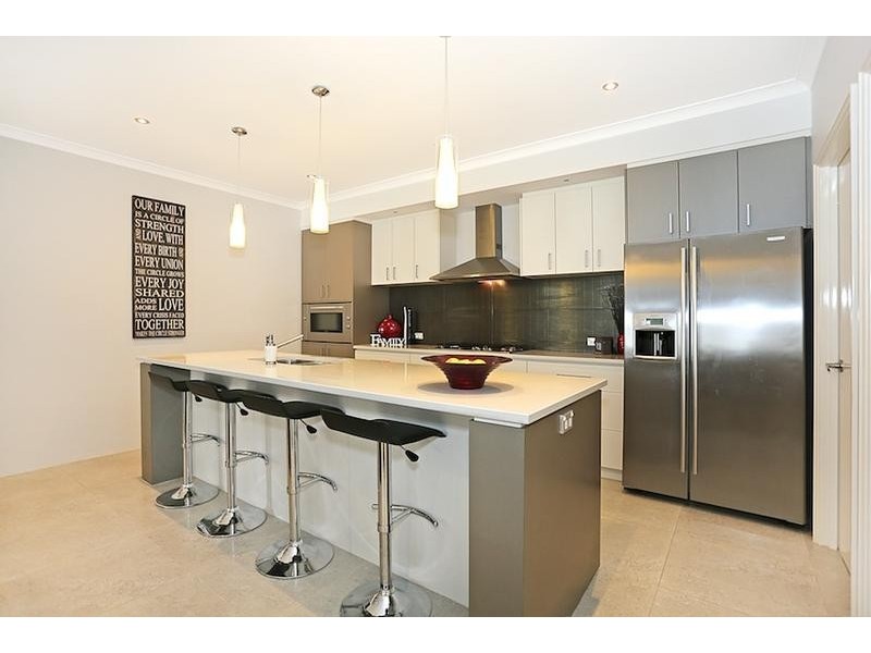 4 Lorea Loop, Halls Head WA 6210