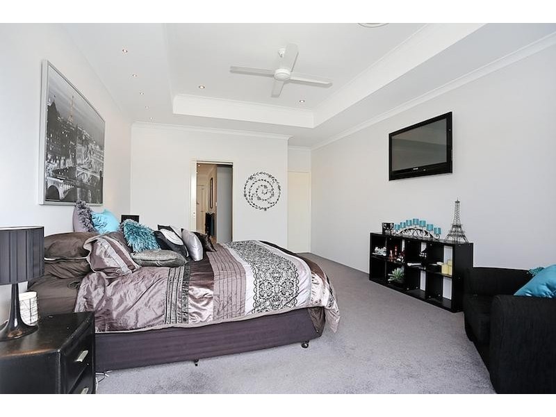 4 Lorea Loop, Halls Head WA 6210