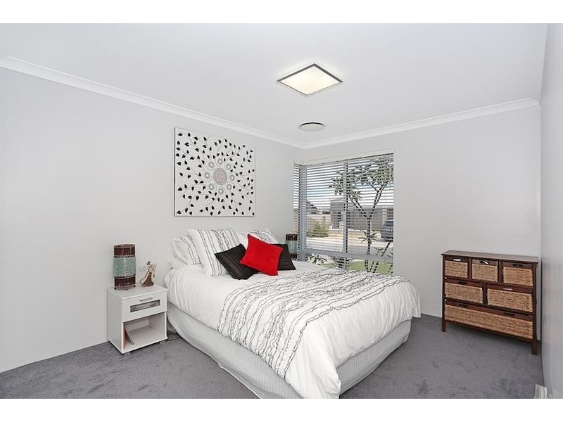 4 Lorea Loop, Halls Head WA 6210