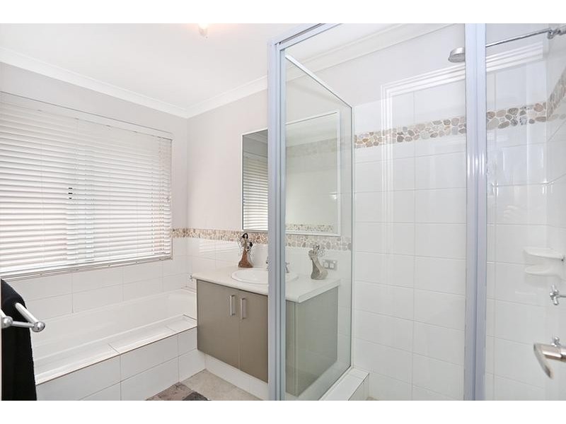 4 Lorea Loop, Halls Head WA 6210