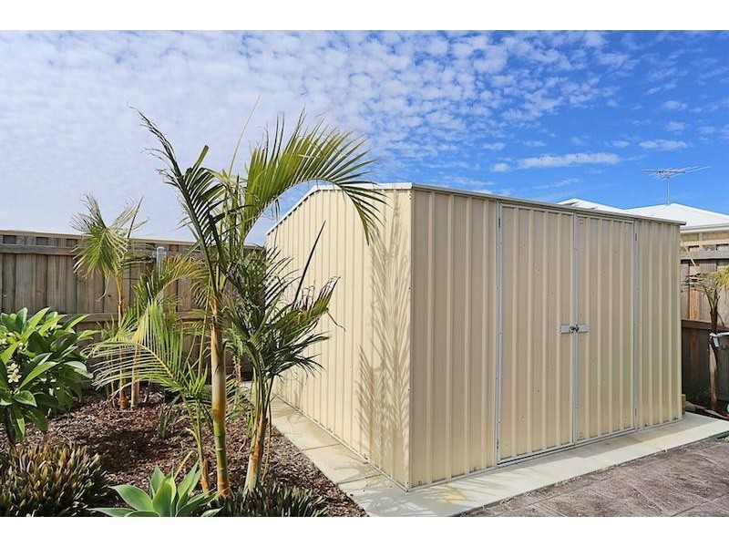 4 Lorea Loop, Halls Head WA 6210
