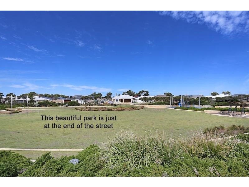 4 Lorea Loop, Halls Head WA 6210