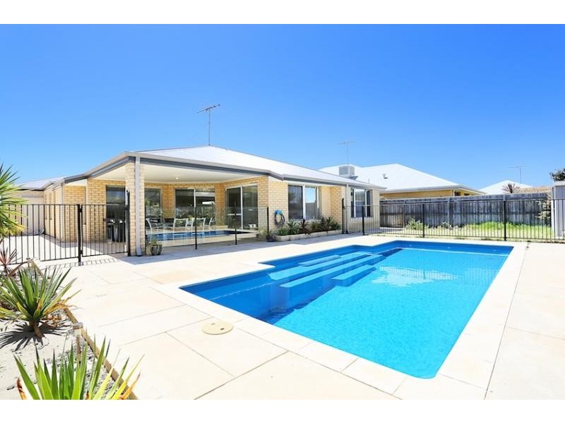 52 Seascapes Boulevard, Halls Head WA 6210