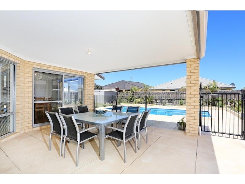 52 Seascapes Boulevard, Halls Head WA 6210