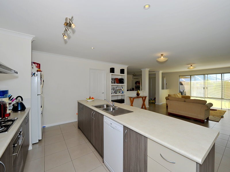 36 Seascapes Boulevard, Halls Head WA 6210