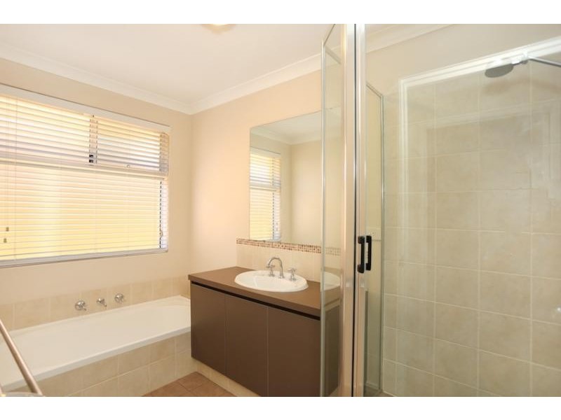 25 Brouwer Trail, Dudley Park WA 6210