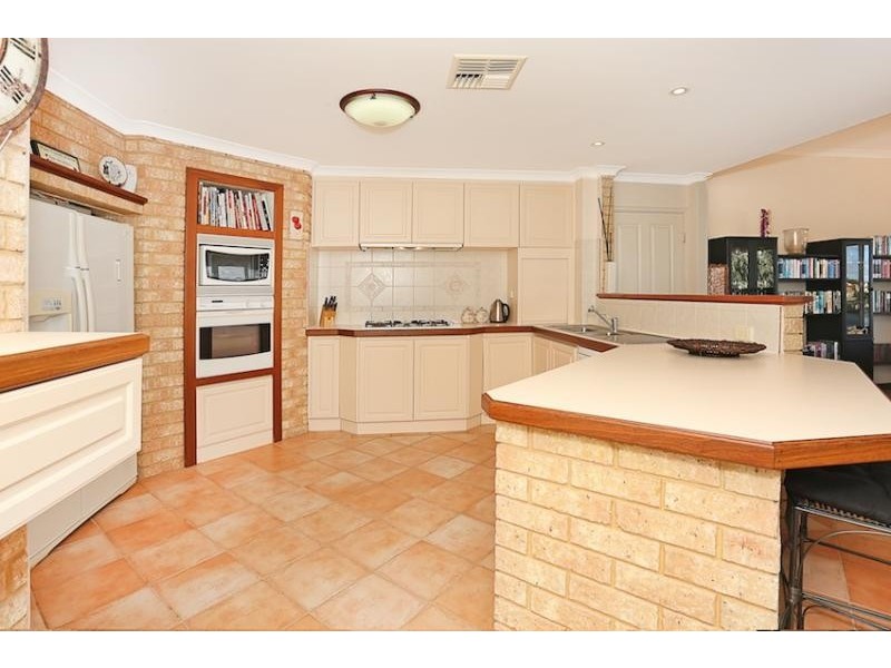 82 Banksia Terrace, South Yunderup WA 6208