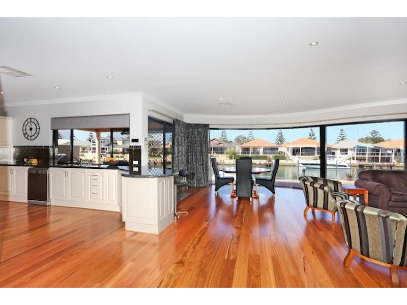 28 Aztec Island Retreat, Halls Head WA 6210