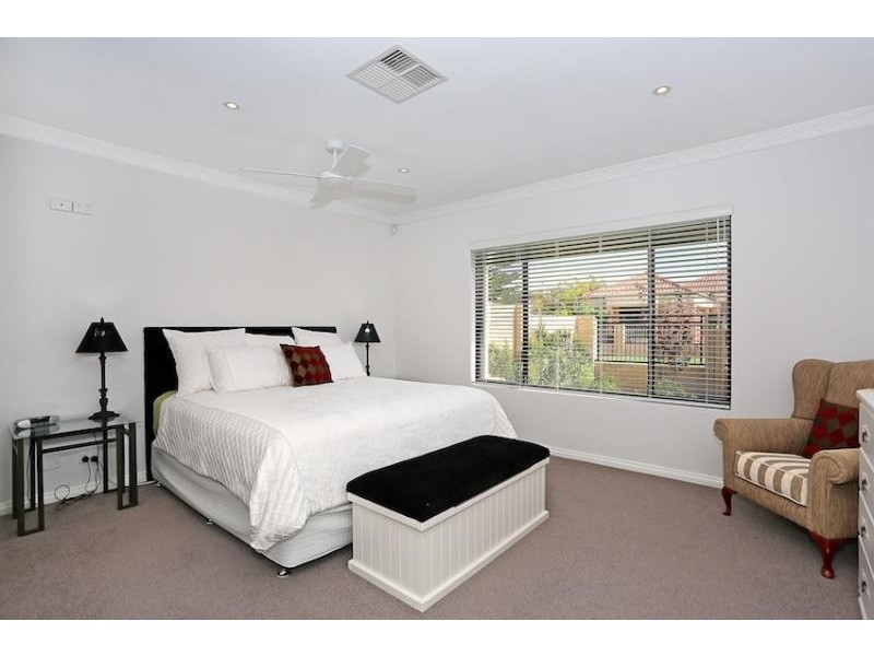 28 Aztec Island Retreat, Halls Head WA 6210