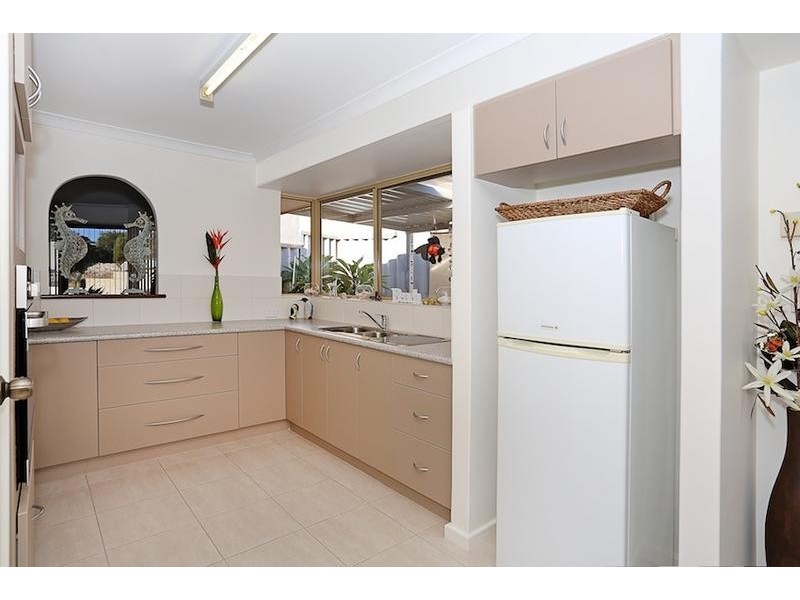 2B Grange Court, Halls Head WA 6210