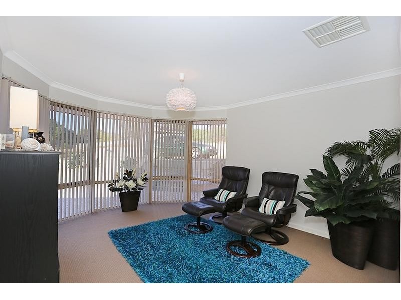 2B Grange Court, Halls Head WA 6210