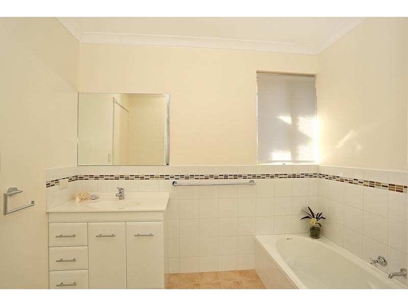 2B Grange Court, Halls Head WA 6210