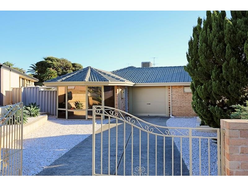 2B Grange Court, Halls Head WA 6210