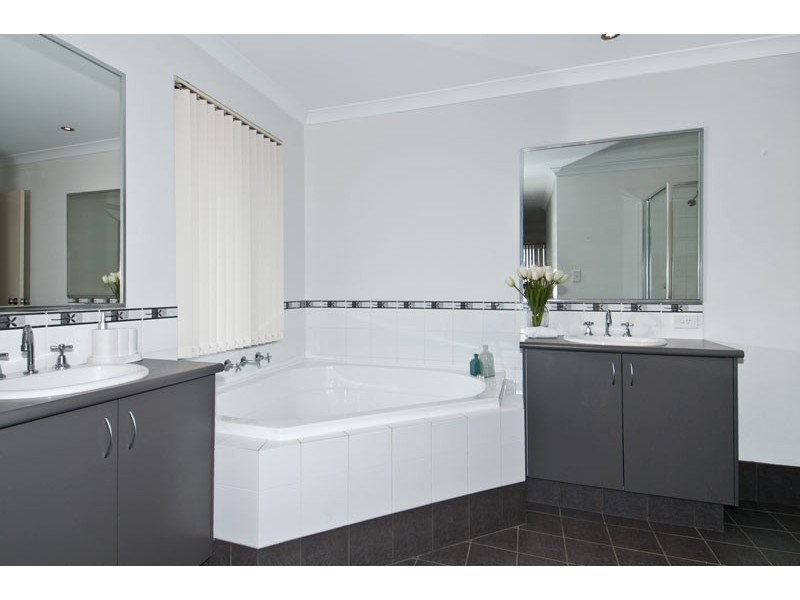 26 Sail Avenue, Wannanup WA 6210