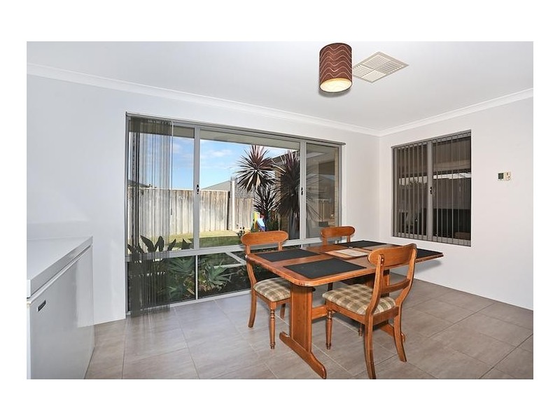 24 Marsdenia Road, Halls Head WA 6210