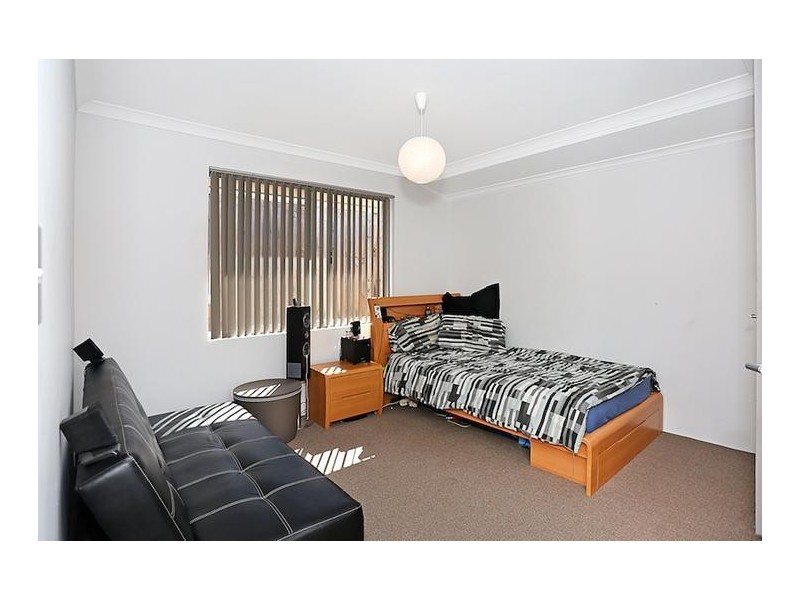 24 Marsdenia Road, Halls Head WA 6210