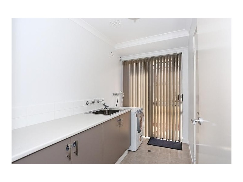 24 Marsdenia Road, Halls Head WA 6210