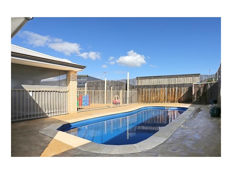 24 Marsdenia Road, Halls Head WA 6210