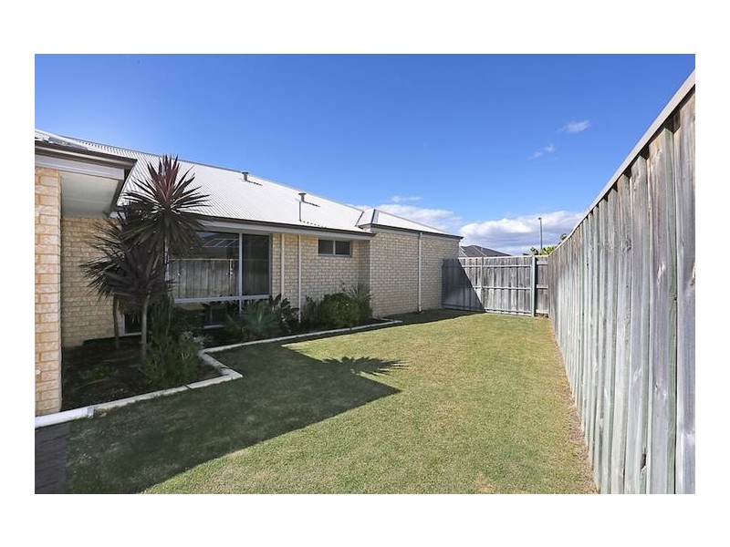 24 Marsdenia Road, Halls Head WA 6210