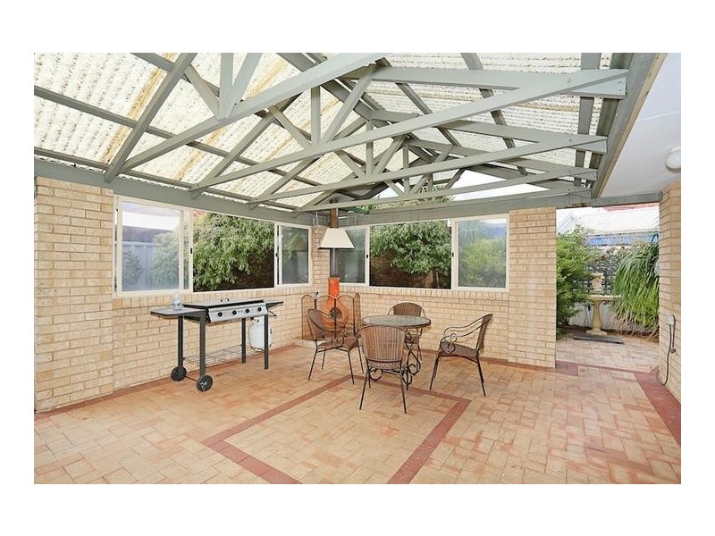 8 Fitzroy Close, Dudley Park WA 6210