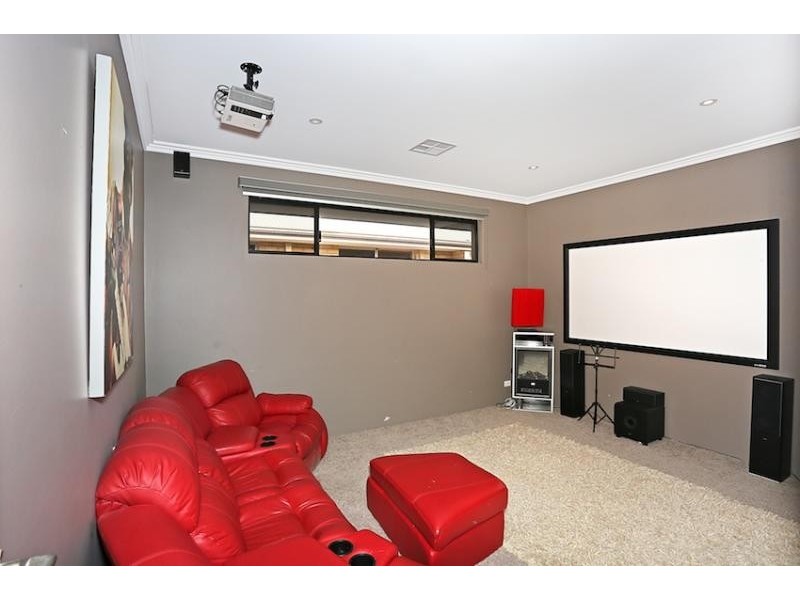 5 Tectona Way, Halls Head WA 6210