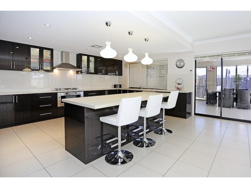 5 Tectona Way, Halls Head WA 6210
