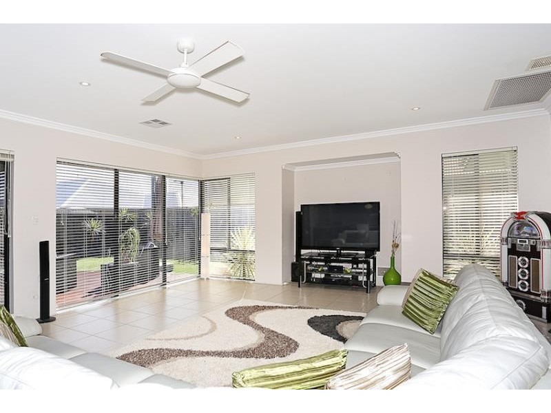 5 Tectona Way, Halls Head WA 6210