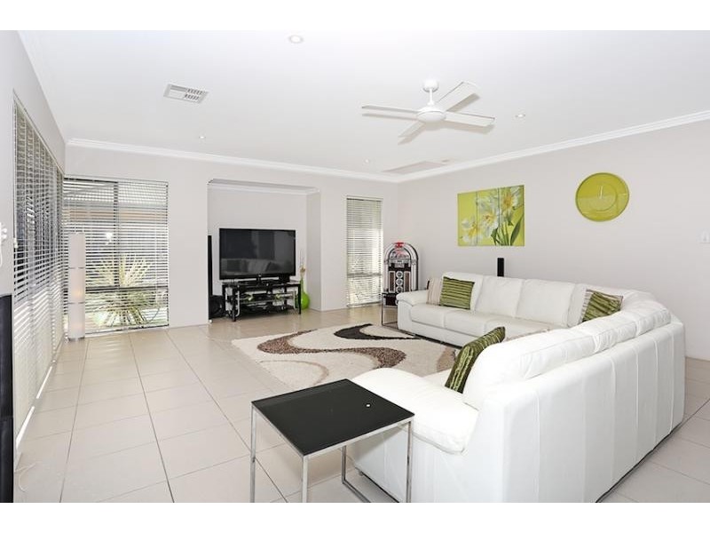 5 Tectona Way, Halls Head WA 6210