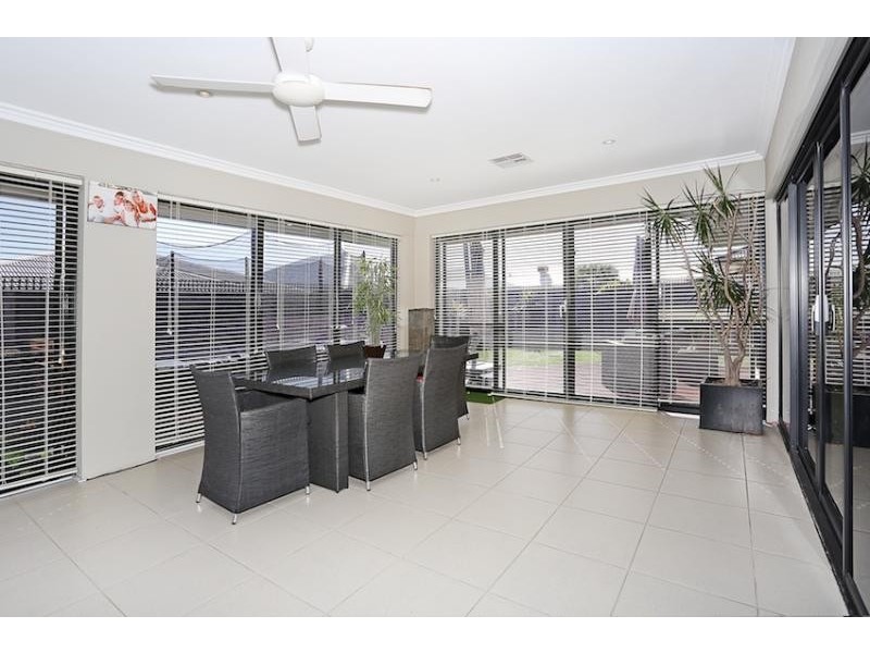 5 Tectona Way, Halls Head WA 6210