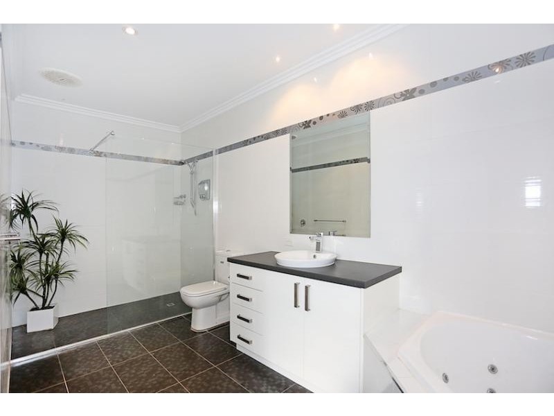 5 Tectona Way, Halls Head WA 6210