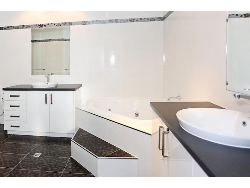 5 Tectona Way, Halls Head WA 6210