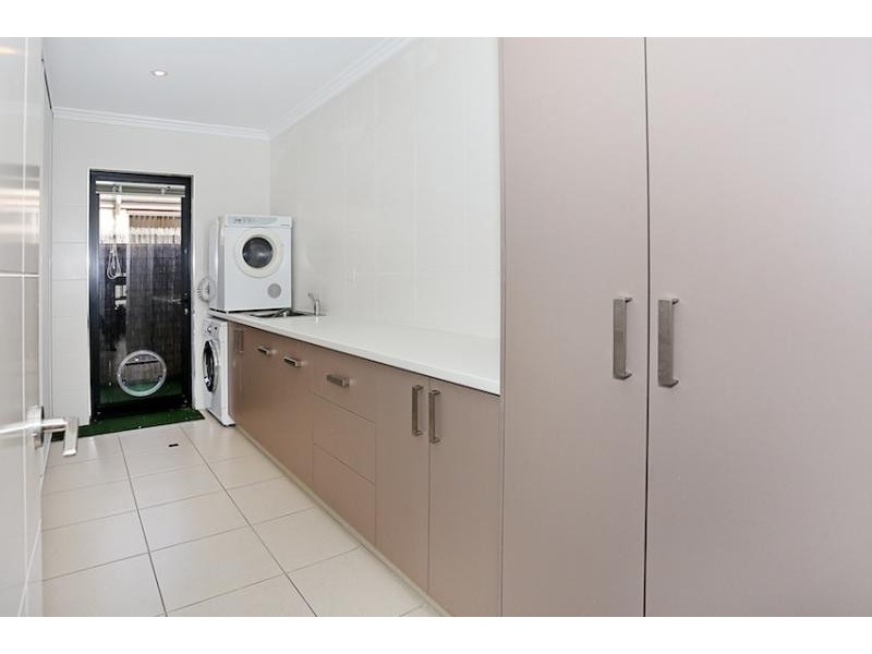 5 Tectona Way, Halls Head WA 6210