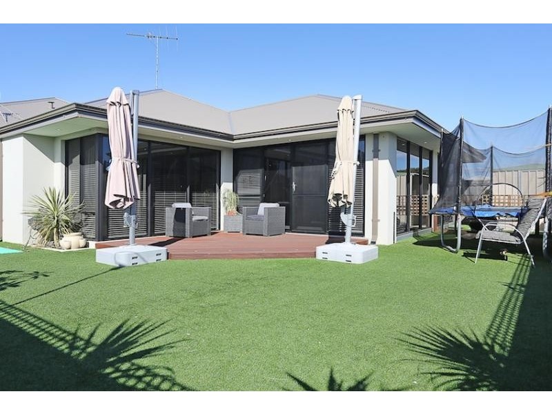 5 Tectona Way, Halls Head WA 6210