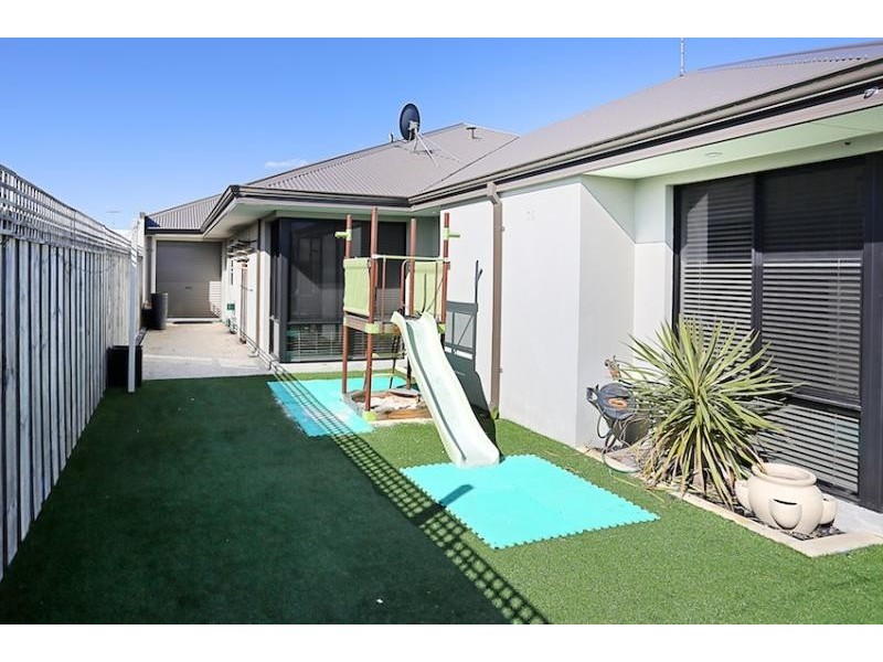 5 Tectona Way, Halls Head WA 6210