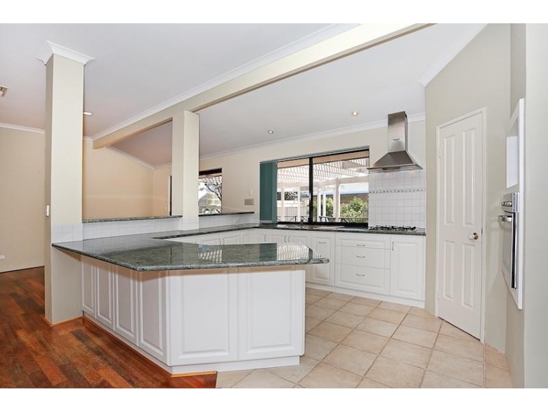 24 Daydream Plaza, Halls Head WA 6210