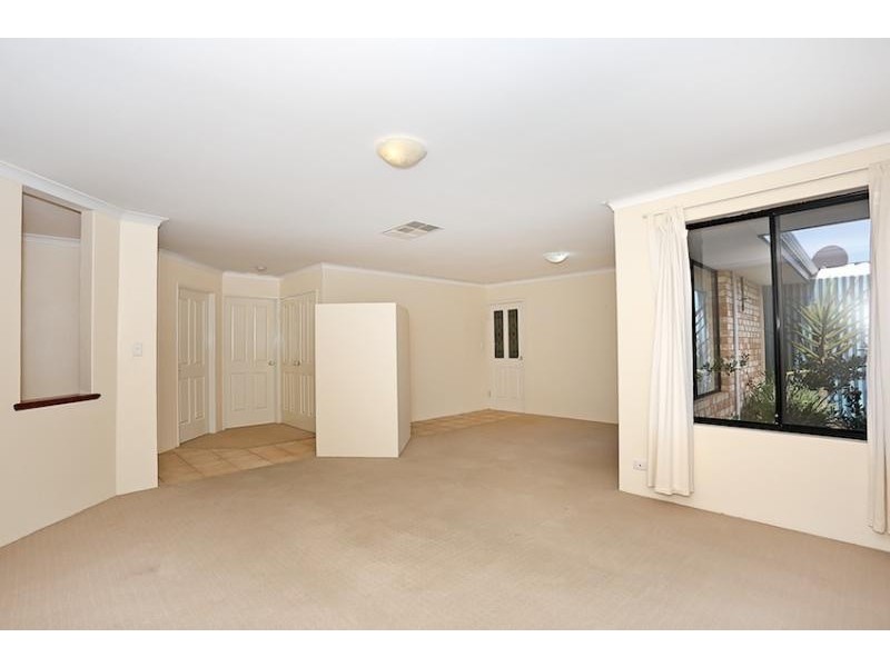 24 Daydream Plaza, Halls Head WA 6210