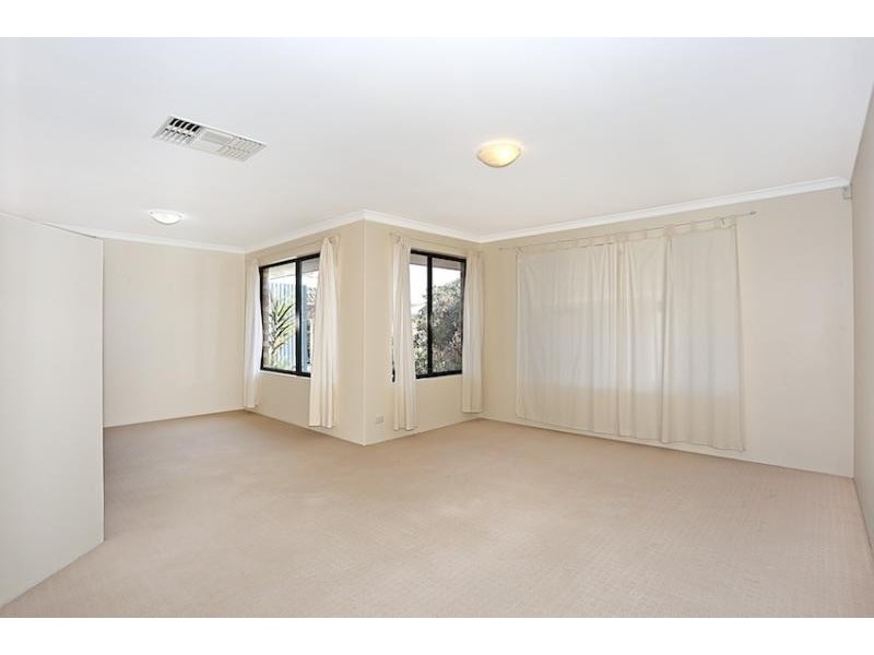 24 Daydream Plaza, Halls Head WA 6210