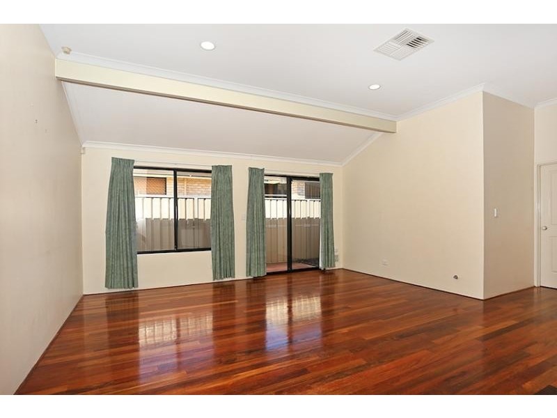 24 Daydream Plaza, Halls Head WA 6210