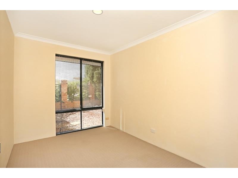 24 Daydream Plaza, Halls Head WA 6210