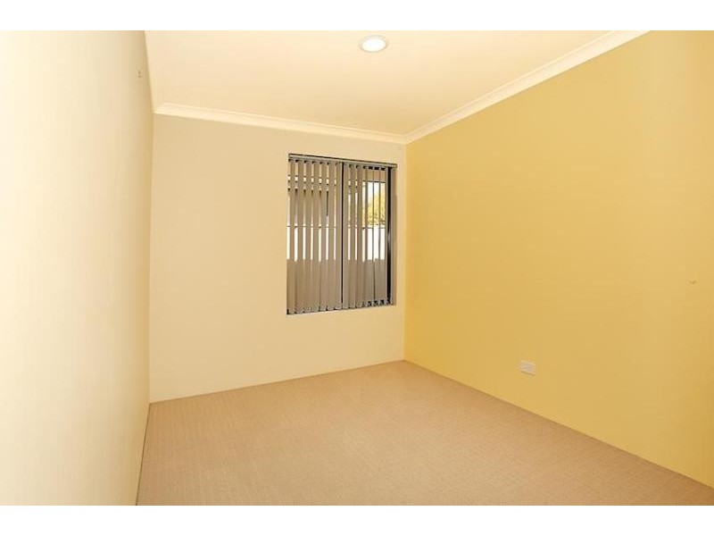 24 Daydream Plaza, Halls Head WA 6210