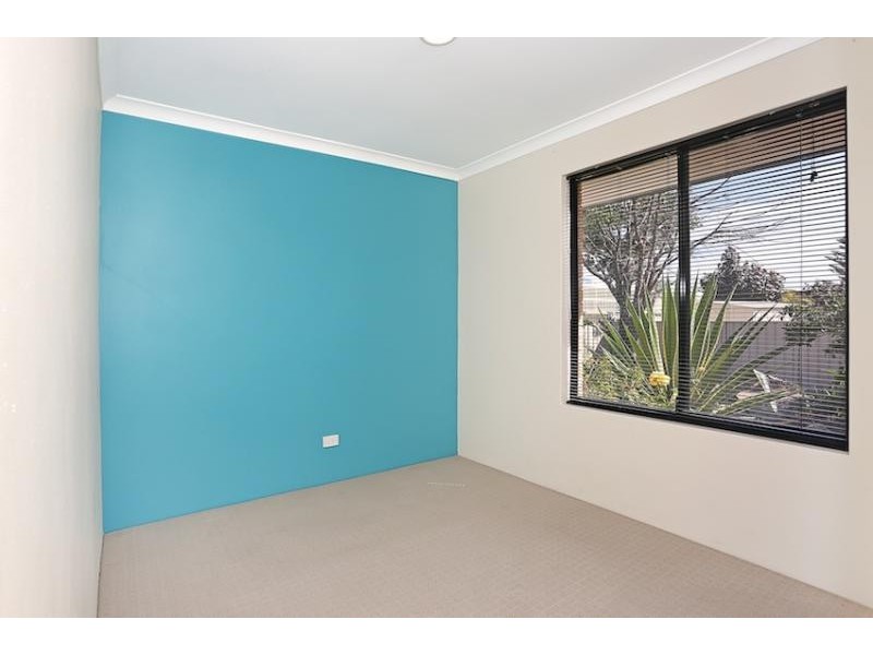 24 Daydream Plaza, Halls Head WA 6210