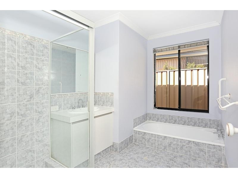 24 Daydream Plaza, Halls Head WA 6210