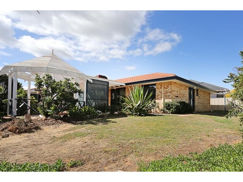 24 Daydream Plaza, Halls Head WA 6210