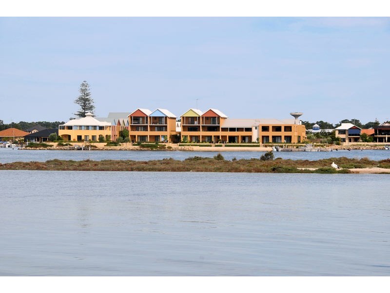 15/19 San Marco Quays, Halls Head WA 6210