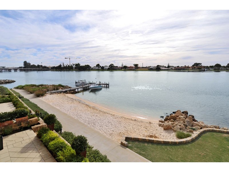 15/19 San Marco Quays, Halls Head WA 6210