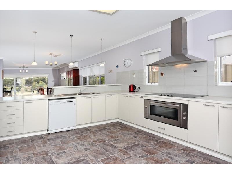 15 Purcell Gardens, South Yunderup WA 6208